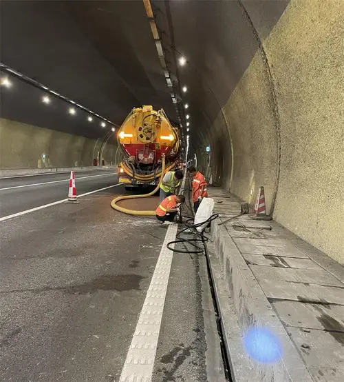 麟游隧道排水渠清淤